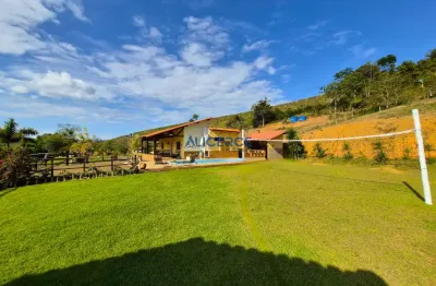 Granja com 10.000,00 m²- casa linear e com 'porteira fechada'.