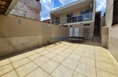 Apartamento de 02 quartos, com área gourmet e garagem no mariano procópio.