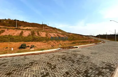 Terreno com pequeno ACLIVE, medindo 246,12m² no Residencial Estrela do Parque.