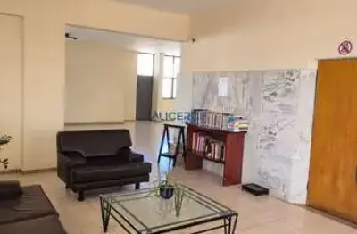 Apartamento com 2 quartos para alugar na Rua Braz Bernardino, Centro, Juiz de Fora