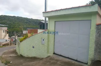 Casa com 3 quartos para alugar na Rua Amazonas, Grama, Juiz de Fora