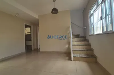 Casa Duplex à Venda no Bairro São Pedro – Excelente Localização - 3 Quartos.