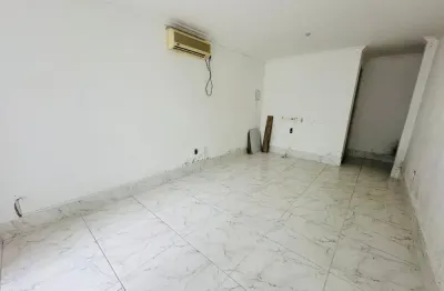 Sala comercial disponível para compra e uso imediato