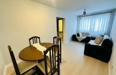Apartamento reformado em rua reta ao mar! oportunidade