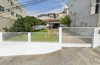 Oportunidade para morar em um bairro alto padrão, casa em terreno com 359m² no bairro ariribá, próximo a unimed e praia brava