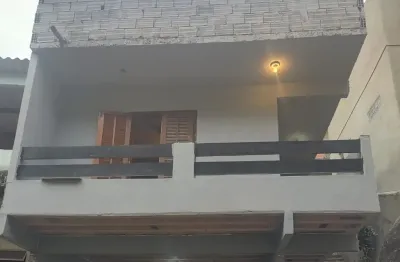 Casa de vila duplex com 2 quartos, garagem, quintal em muriqui