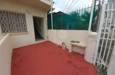 Casa com 2 quartos para alugar na Rua Mário Dias, 98, Vila Sônia, São Paulo