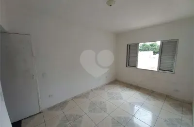 Casa de vila com 1 quartos para locação em jardim mitsutani - sp