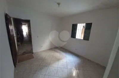 Casa com 1 quarto para alugar no Campo Limpo, São Paulo 