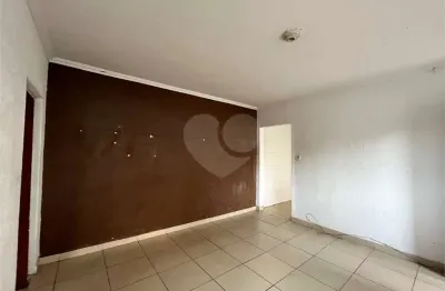 Casa com 2 quartos para alugar na Rua Gaspar Coqueiro, 183, Campo Limpo, São Paulo