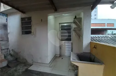 Casa com 1 quarto para alugar na Rua Joaquim Roseira, 171, Campo Limpo, São Paulo