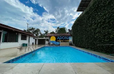 Enseada, casa de esquina ótima localização com piscina.