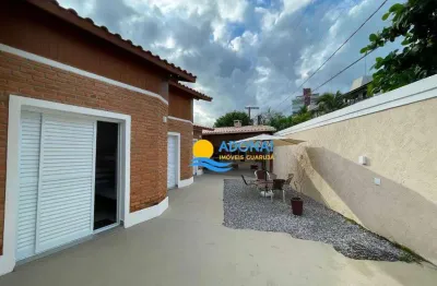 Enseada, casa com ótima localização, 3 quartos, churrasqueira e forno de pizza.