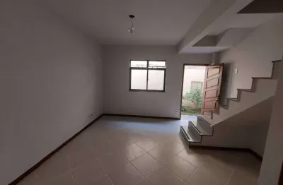 Casa em condomínio fechado com 2 quartos para alugar na rua retiro dos artistas, 109, pechincha, rio de janeiro, 70 m2 por r$ 1.750