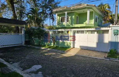 Casa em condomínio fechado com 4 quartos para alugar na Estrada da Ligação, 766, Jacarepaguá, Rio de Janeiro, 250 m2 por R$ 3.200