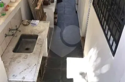 Sobrado com dependência de empregada, e salão grande, no melhor do jardim prudência !