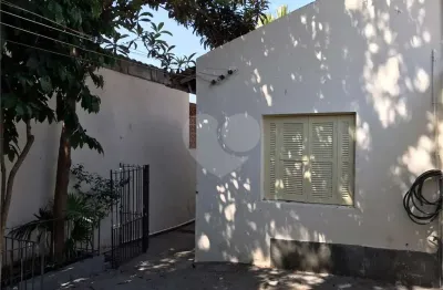 Sobrado com dependência de empregada, e salão grande, no melhor do jardim prudência !