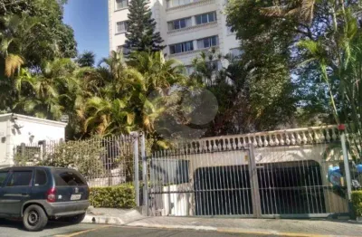 Apartamento de 2 dormitórios com armários embutidos, sala para 2 ambientes , cozinha com armários