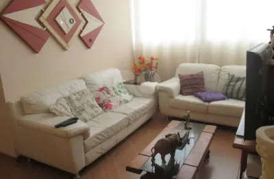 Lindo apartamento de três dormitórios, recém reformado e modernizado.