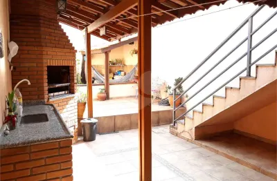 Casa tipo sobrado com 03 dormitórios e 01 suíte 02 vagas no jabaquara - venda.
