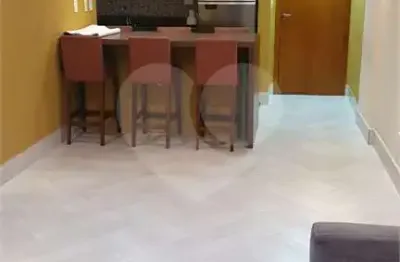 Apartamento REFORMADO, com 56 m² de área útil, living para 02 (dois) ambientes,02 (dois) dormitórios