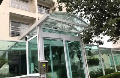 Apartamento reformado, com 56 m² de área útil, living para 02 (dois) ambientes,02 (dois) dormitórios
