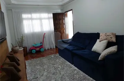 Oportunidade para investidor! Já alugado! Sobrado impecável!