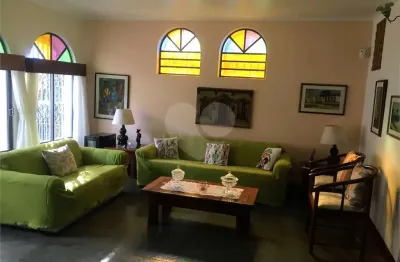 Casa tipo Sobrado com 05 Dormitórios 01 Suite 04 Vagas na Chácara Flora -Venda