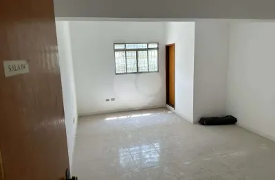 Loja comercial com 360m² para venda ou locação, está 800 metros do parque da aclimação