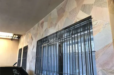 Casa com  4 dormitorios sendo 1 suite, 3 vagas de garagem com portão automatico