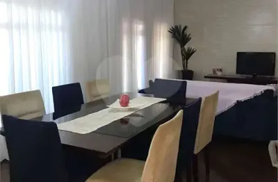 Casa com  4 dormitorios sendo 1 suite, 3 vagas de garagem com portão automatico