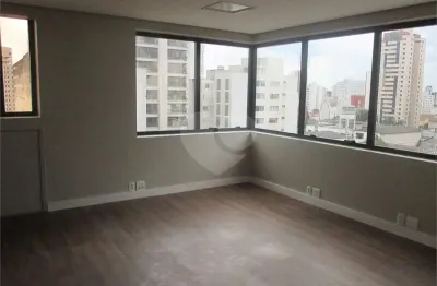 Excelente sala comercial em prédio com segurança e total infraestrutura. bem localizado