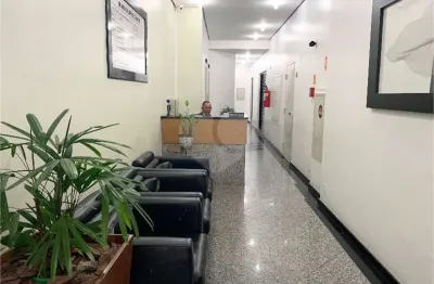 Salas comerciais com uma vaga de garagem na região da consolação.