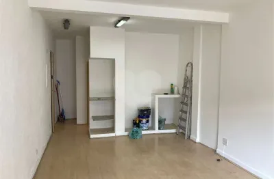 Conjunto comercial  36 m2 e ideal para o seu negócio 01 banheiro e uma sala ampla e arejada muita iluminação