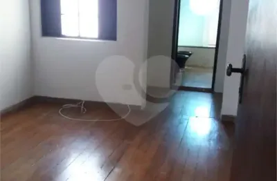 Sobrado com 2 Quartos e 2 banheiros à Venda, 110 metros Móoca São Paulo  SP