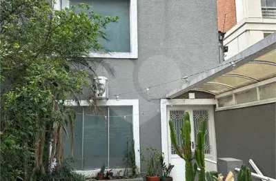 Casa com 3 quartos para alugar na Rua Capote Valente, 256, Pinheiros, São Paulo
