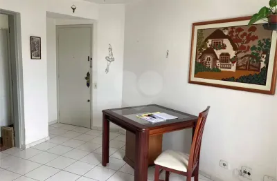 Apartamento de 2 dormitórios em excelente localização. venha fazer uma visita.