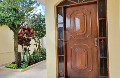 Casa Térrea 300m2 com  5 dormitórios 2 vagas com edícula no Jardim Oriental! Venda