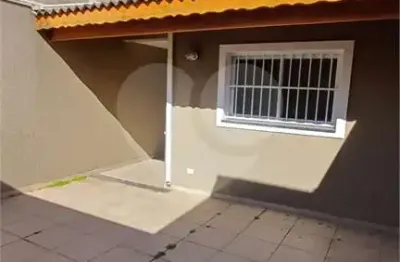 Casa para locação com 129m², com 3 dormitórios sendo 03 suíte, lavabo,, área de serviço