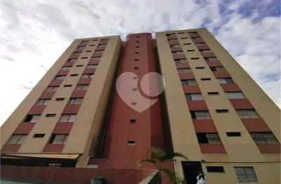 Apartamento com 2 dormitórios, sendo 1 suíte, sala para 2 ambientes, varanda, banheiro social