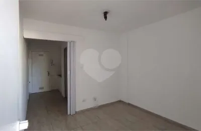 Apartamento à venda próximo ao metro vergueiro com 32m², 01 dormitório