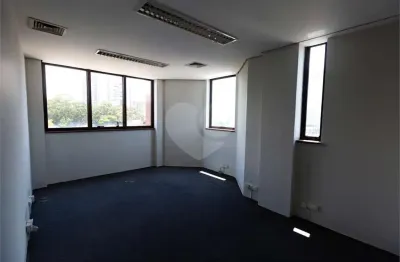 Sala Comercial para Locação 65,5m²  Real Parque São Paulo, SP