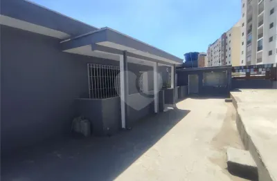 Excelente imovel comercial  com 4  lojas com terreno nos fundos, e  uma sobreloja .