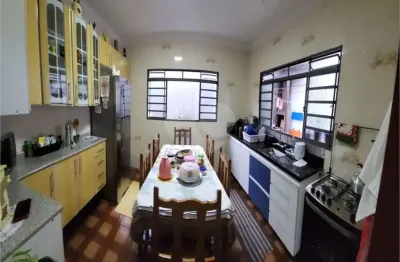 Excelente Imóvel com 208m², 3 Dormitórios à Venda na Cidade Ademar - São Paulo /SP