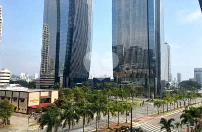 Excelente localização 235 m2 são tres salas conjugadas ,2 banheiros,06 vagas,frente do prédio