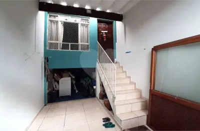 Casa reformada recentemente com acabamentos de qualidade e de bom gosto, pronta para você morar!