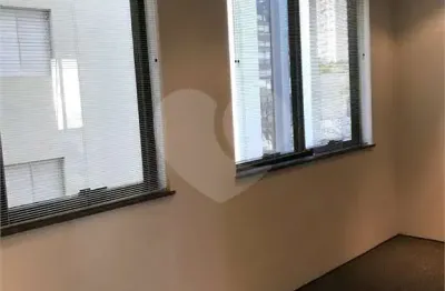 Sala comercial para locação de 57m² no itaim bibi com 1 vaga.