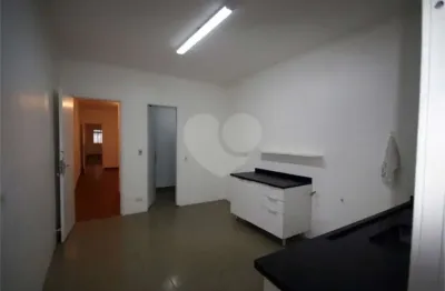 Sobrado para locação - 250 m² - 3 quartos e 2 vagas - ao lado do metrô praça da árvore