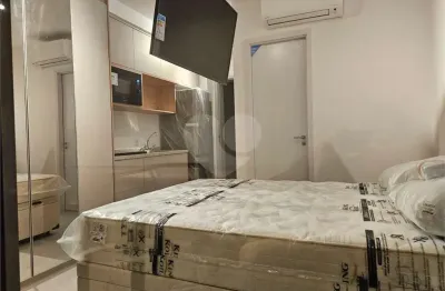 Totalmente mobiliado com ar condicionado, geladeira, cocktop, microondas, armários, cama, televisão