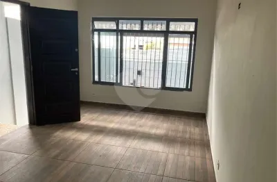 Casa com 3 quartos para alugar na Rua Rubem de Souza, 253, Cupecê, São Paulo
